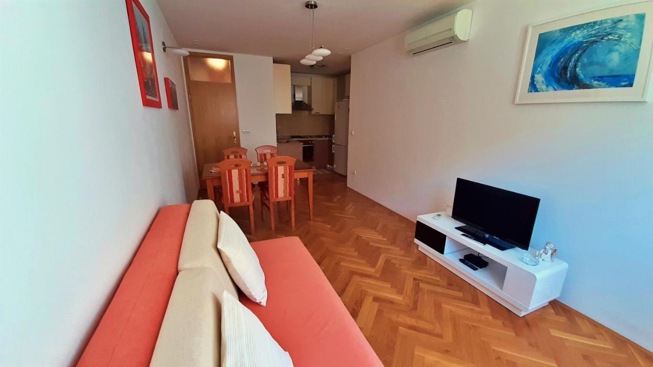 Apartment Jen Omiš Exterior foto